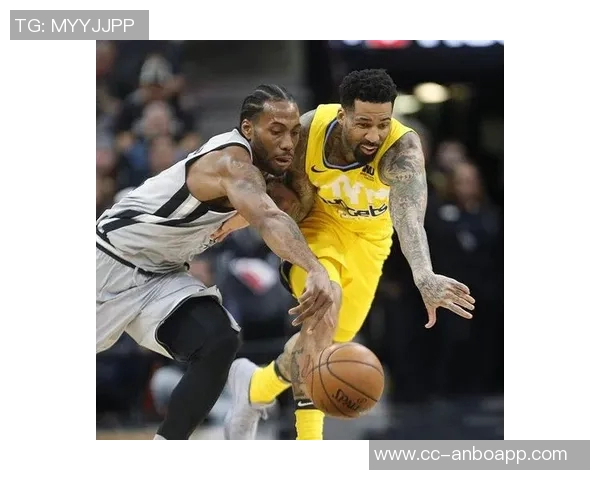 莱昂纳德缺席四场继续休战比尔出战状态成疑引发关注 莱昂纳德缺席四场继续休战比尔出战状态成疑引发关注