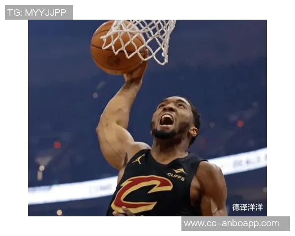 米切尔全场表现亮眼22投11中三分命中率高达36砍下32分9篮板5助攻正负值13