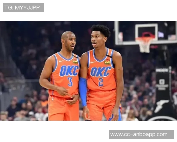 亚历山大叔叔与保罗共同见证CP4比赛的激动时刻